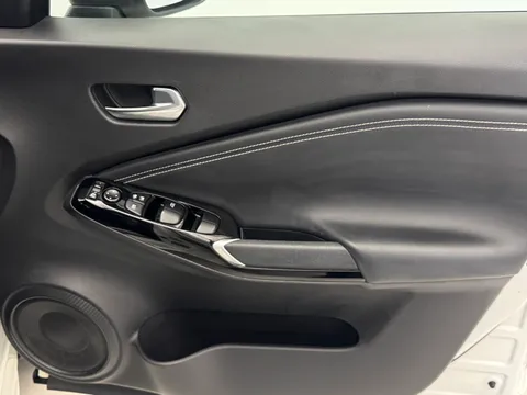 DU72BJX Nissan Juke 1.6 Hybrid Premiere Edition 5dr Auto Thumbnail #19