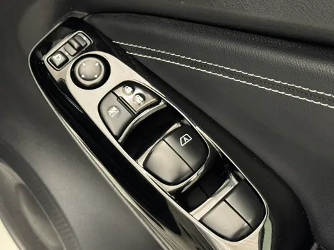 DU72BJX Nissan Juke 1.6 Hybrid Premiere Edition 5dr Auto Thumbnail #20