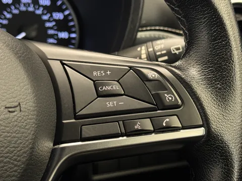 DU72BJX Nissan Juke 1.6 Hybrid Premiere Edition 5dr Auto Thumbnail #23