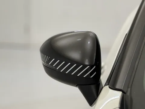 DU72BJX Nissan Juke 1.6 Hybrid Premiere Edition 5dr Auto Thumbnail #30