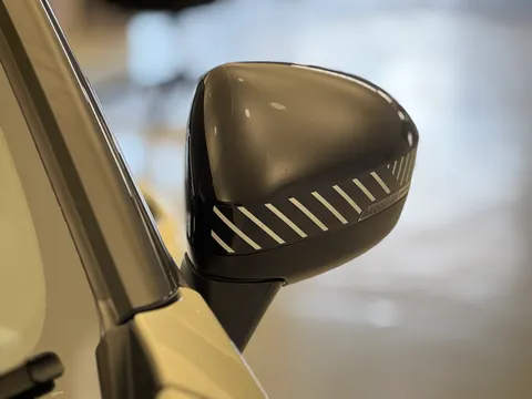 DU72BJX Nissan Juke 1.6 Hybrid Premiere Edition 5dr Auto Thumbnail #31