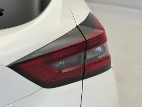 DU72BJX Nissan Juke 1.6 Hybrid Premiere Edition 5dr Auto Thumbnail #33