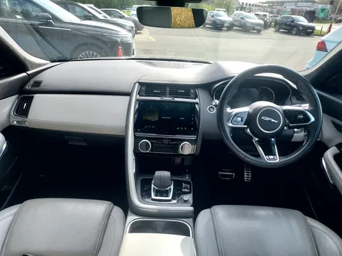 DK71PHZ Jaguar E-Pace 2.0 D200 R-Dynamic SE 5dr Auto Thumbnail #17