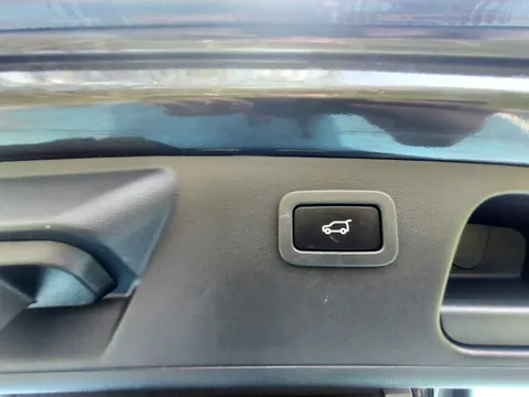 DK71PHZ Jaguar E-Pace 2.0 D200 R-Dynamic SE 5dr Auto Thumbnail #18