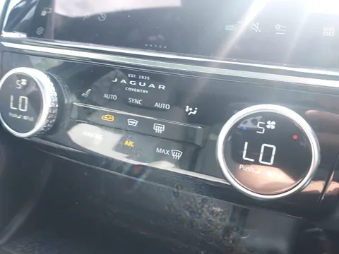 DK71PHZ Jaguar E-Pace 2.0 D200 R-Dynamic SE 5dr Auto Thumbnail #20