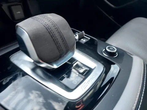 DK71PHZ Jaguar E-Pace 2.0 D200 R-Dynamic SE 5dr Auto Thumbnail #22