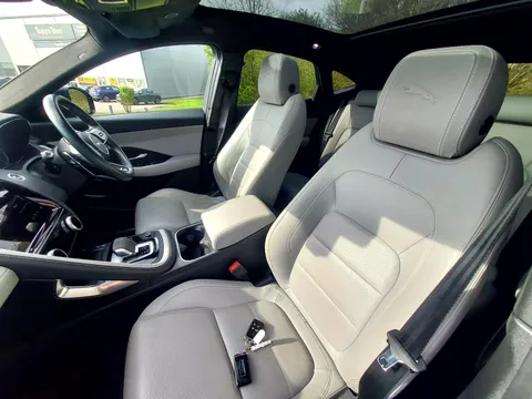 DK71PHZ Jaguar E-Pace 2.0 D200 R-Dynamic SE 5dr Auto Thumbnail #24