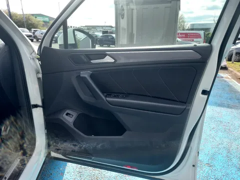 WJ20KBU Volkswagen Tiguan 1.5 TSi EVO 150 SEL 5dr DSG Thumbnail #12