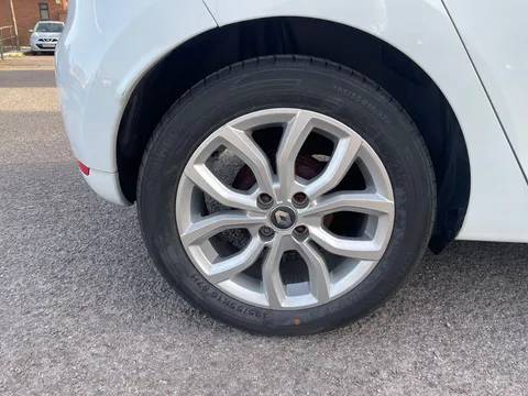 4 of 32 for Renault Clio 0.9 TCE 90 Dynamique Nav 5dr