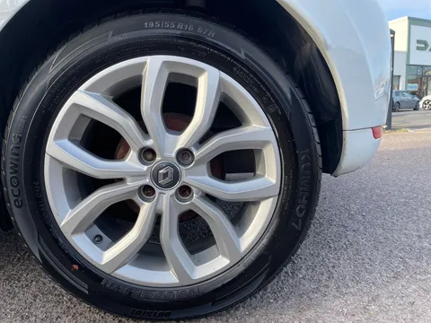 17 of 32 for Renault Clio 0.9 TCE 90 Dynamique Nav 5dr