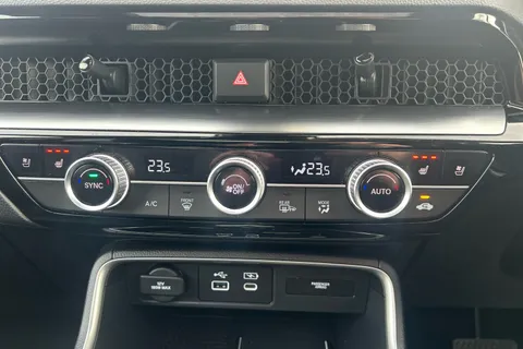 DK74OMV Honda CR-V 2.0 eHEV Advance 5dr eCVT Thumbnail #32