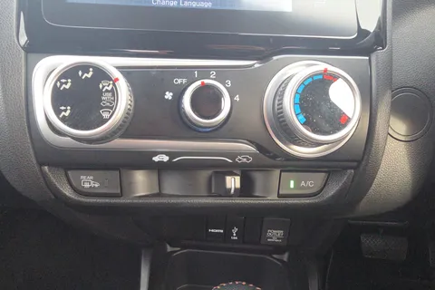 DE68VKW Honda Jazz 1.5 i-VTEC Sport 5dr CVT Thumbnail #20