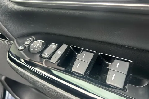 DK19SZO Honda CR-V 1.5 VTEC Turbo SR 5dr Thumbnail #19