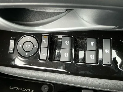 EN25TFZ Hyundai Tucson 1.6T Plug-in Hybrid Ultimate 5dr Auto Thumbnail #29