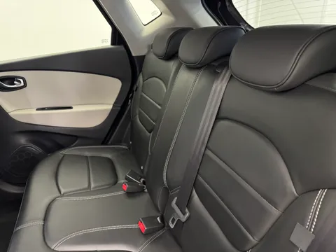 CY67GDZ Renault Captur 1.5 dCi 110 Signature S Nav 5dr Thumbnail #9