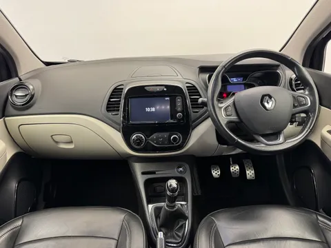 CY67GDZ Renault Captur 1.5 dCi 110 Signature S Nav 5dr Thumbnail #10