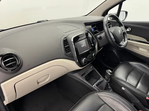 CY67GDZ Renault Captur 1.5 dCi 110 Signature S Nav 5dr Thumbnail #11