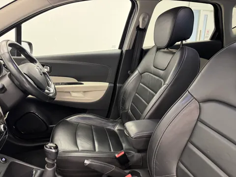 CY67GDZ Renault Captur 1.5 dCi 110 Signature S Nav 5dr Thumbnail #12