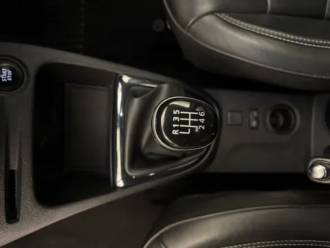 CY67GDZ Renault Captur 1.5 dCi 110 Signature S Nav 5dr Thumbnail #14