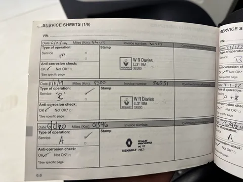 CY67GDZ Renault Captur 1.5 dCi 110 Signature S Nav 5dr Thumbnail #16