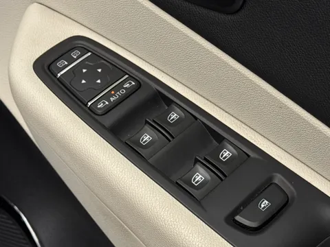 CY67GDZ Renault Captur 1.5 dCi 110 Signature S Nav 5dr Thumbnail #20