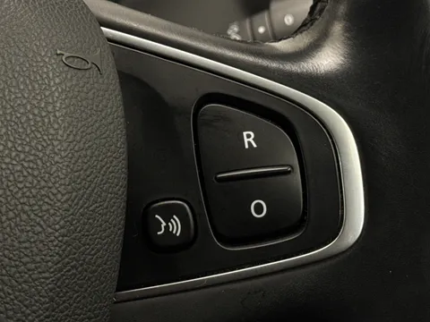 CY67GDZ Renault Captur 1.5 dCi 110 Signature S Nav 5dr Thumbnail #24