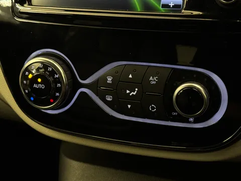 CY67GDZ Renault Captur 1.5 dCi 110 Signature S Nav 5dr Thumbnail #27