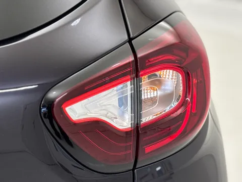 CY67GDZ Renault Captur 1.5 dCi 110 Signature S Nav 5dr Thumbnail #32