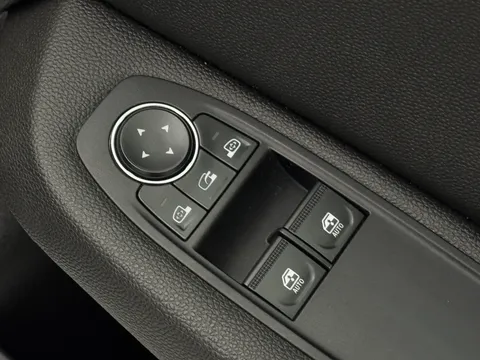 DX72SDZ Renault Clio 1.0 TCe 90 Iconic Edition 5dr Thumbnail #19