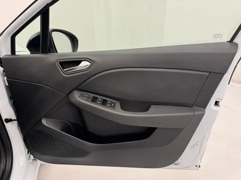 DY72NDV Renault Clio 1.0 TCe 90 Evolution 5dr Thumbnail #27