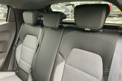 BG75OGZ Renault Clio 1.6 E-TECH full hybrid 145 Techno 5dr Auto Thumbnail #10