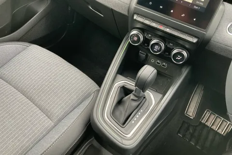 BG75OGZ Renault Clio 1.6 E-TECH full hybrid 145 Techno 5dr Auto Thumbnail #13