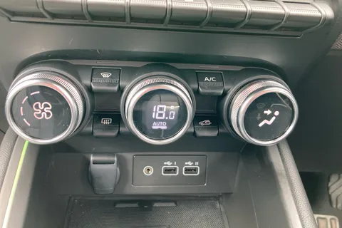 BG75OGZ Renault Clio 1.6 E-TECH full hybrid 145 Techno 5dr Auto Thumbnail #16