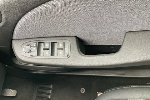 BG75OGZ Renault Clio 1.6 E-TECH full hybrid 145 Techno 5dr Auto Thumbnail #17