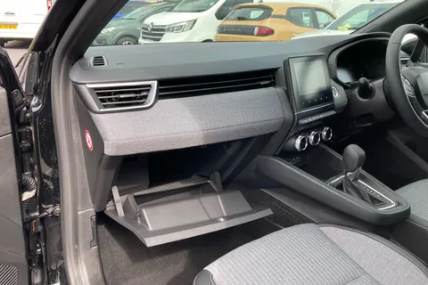 BG75OGZ Renault Clio 1.6 E-TECH full hybrid 145 Techno 5dr Auto Thumbnail #39