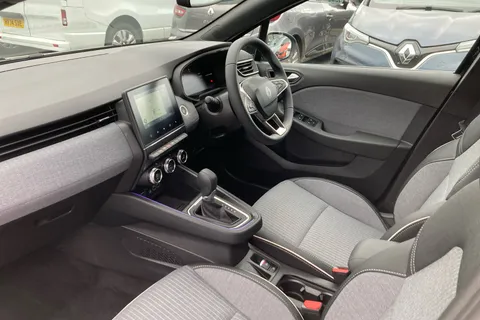 BG75OHJ Renault Clio 1.6 E-TECH full hybrid 145 Techno 5dr Auto Thumbnail #4