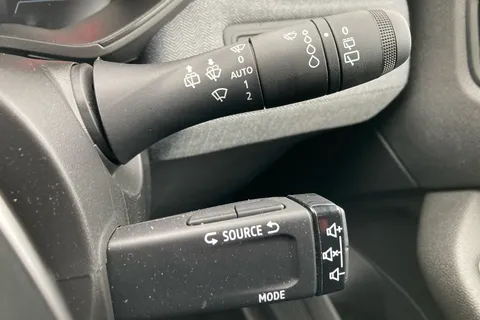 BG75OHJ Renault Clio 1.6 E-TECH full hybrid 145 Techno 5dr Auto Thumbnail #17