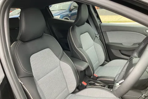 BG75OHJ Renault Clio 1.6 E-TECH full hybrid 145 Techno 5dr Auto Thumbnail #22