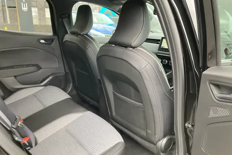 BG75OHJ Renault Clio 1.6 E-TECH full hybrid 145 Techno 5dr Auto Thumbnail #23