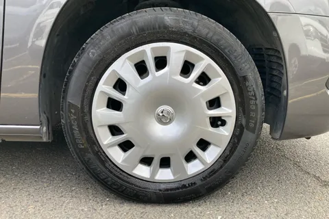 BT73OKD Vauxhall Combo Life 1.5 Turbo D Edition 5dr Thumbnail #5