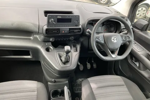 BT73OKD Vauxhall Combo Life 1.5 Turbo D Edition 5dr Thumbnail #11