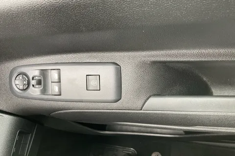 BT73OKD Vauxhall Combo Life 1.5 Turbo D Edition 5dr Thumbnail #15