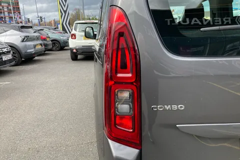 BT73OKD Vauxhall Combo Life 1.5 Turbo D Edition 5dr Thumbnail #27