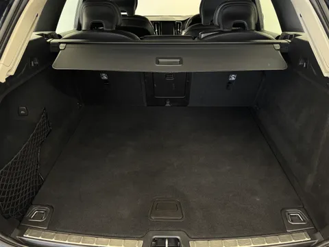 YW68NPG Volvo XC60 2.0 D4 Momentum 5dr AWD Geartronic Thumbnail #27