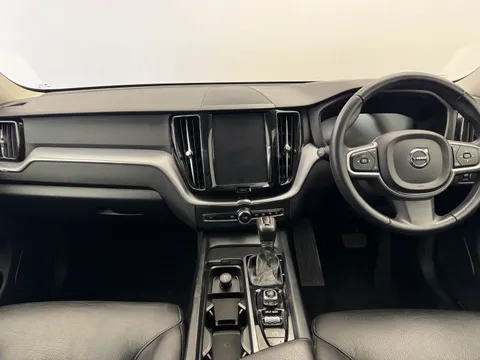 YW68NPG Volvo XC60 2.0 D4 Momentum 5dr AWD Geartronic Thumbnail #11
