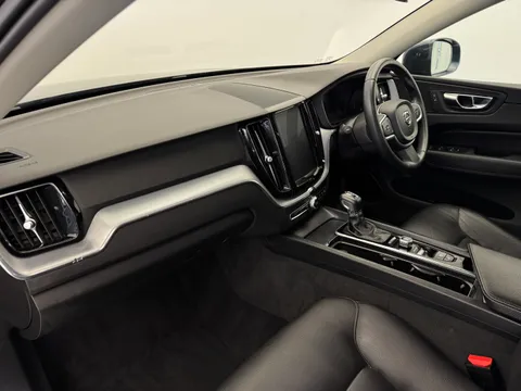 YW68NPG Volvo XC60 2.0 D4 Momentum 5dr AWD Geartronic Thumbnail #12