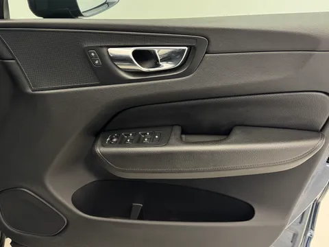 YW68NPG Volvo XC60 2.0 D4 Momentum 5dr AWD Geartronic Thumbnail #16