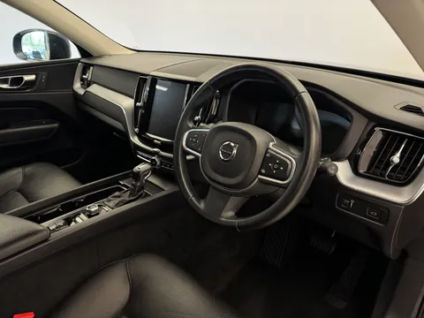 YW68NPG Volvo XC60 2.0 D4 Momentum 5dr AWD Geartronic Thumbnail #18