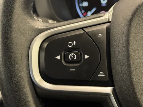 YW68NPG Volvo XC60 2.0 D4 Momentum 5dr AWD Geartronic Thumbnail #19
