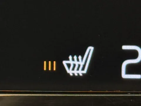 YW68NPG Volvo XC60 2.0 D4 Momentum 5dr AWD Geartronic Thumbnail #23